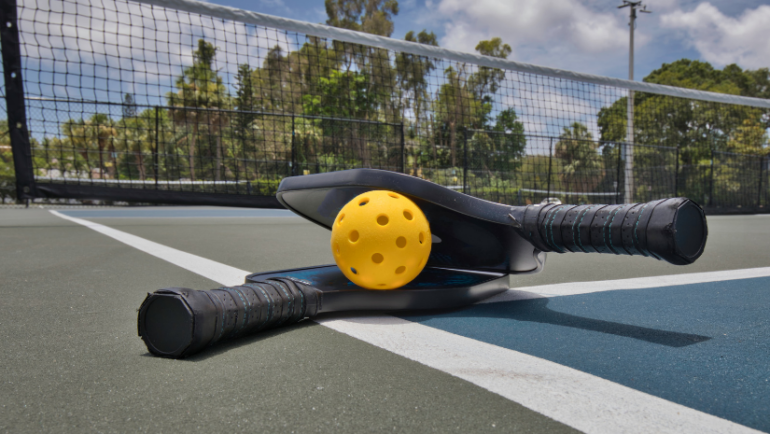 How to Hold a Pickleball Paddle Like a Pro