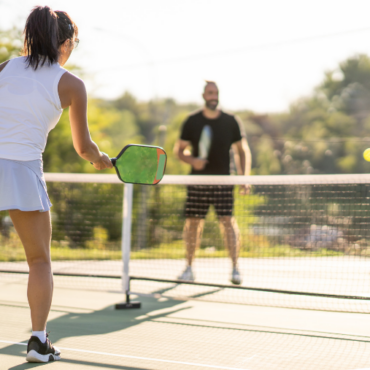 4 Pro Tips for the Offensive Lob in Pickleball and How to Defend It